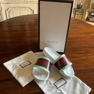 Gucci White Pool Slide Sandals with Red and Green Accents